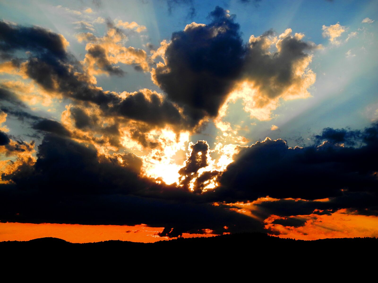 Nikon Coolpix P7000 sample photo. Twilight, dawn, clouds photography