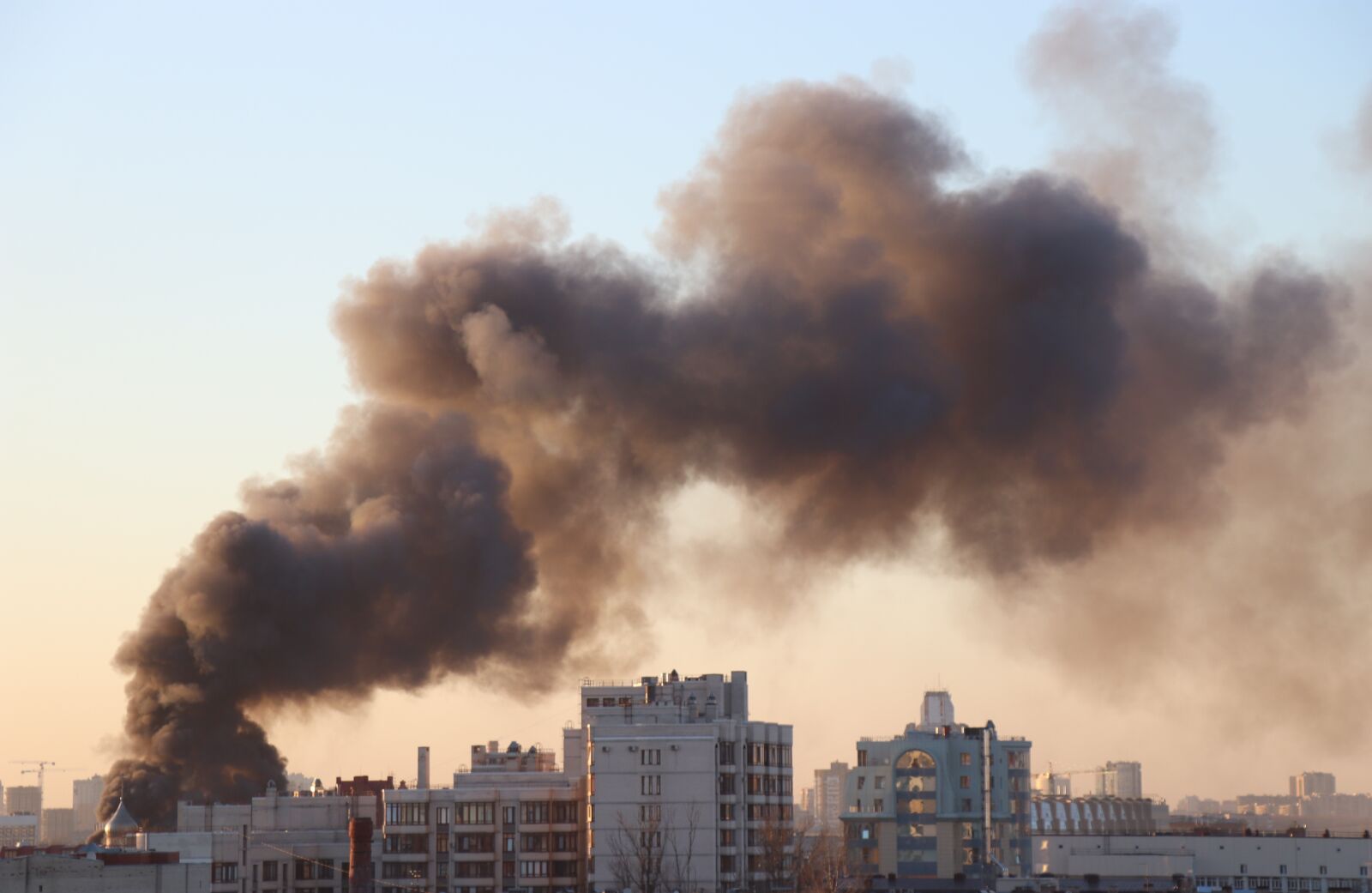 Canon EOS 77D (EOS 9000D / EOS 770D) sample photo. City, fire, smoke photography