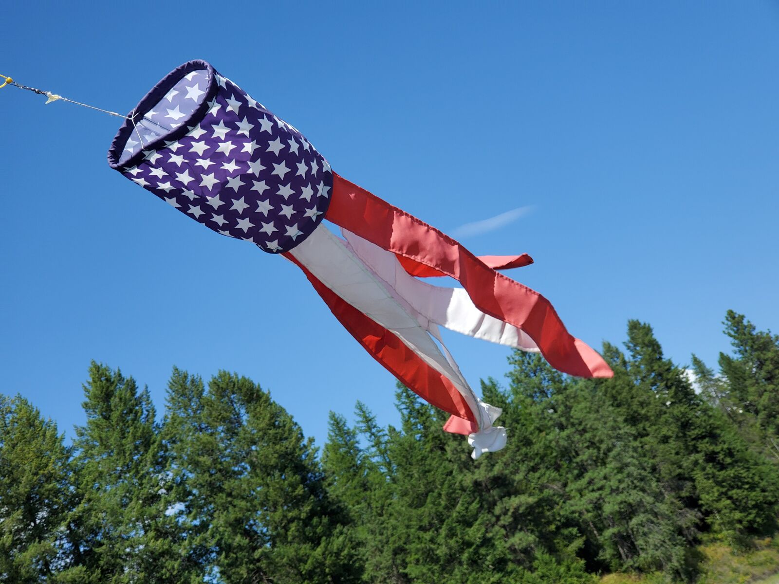 Samsung Galaxy S10 sample photo. Wind sock, red, white photography