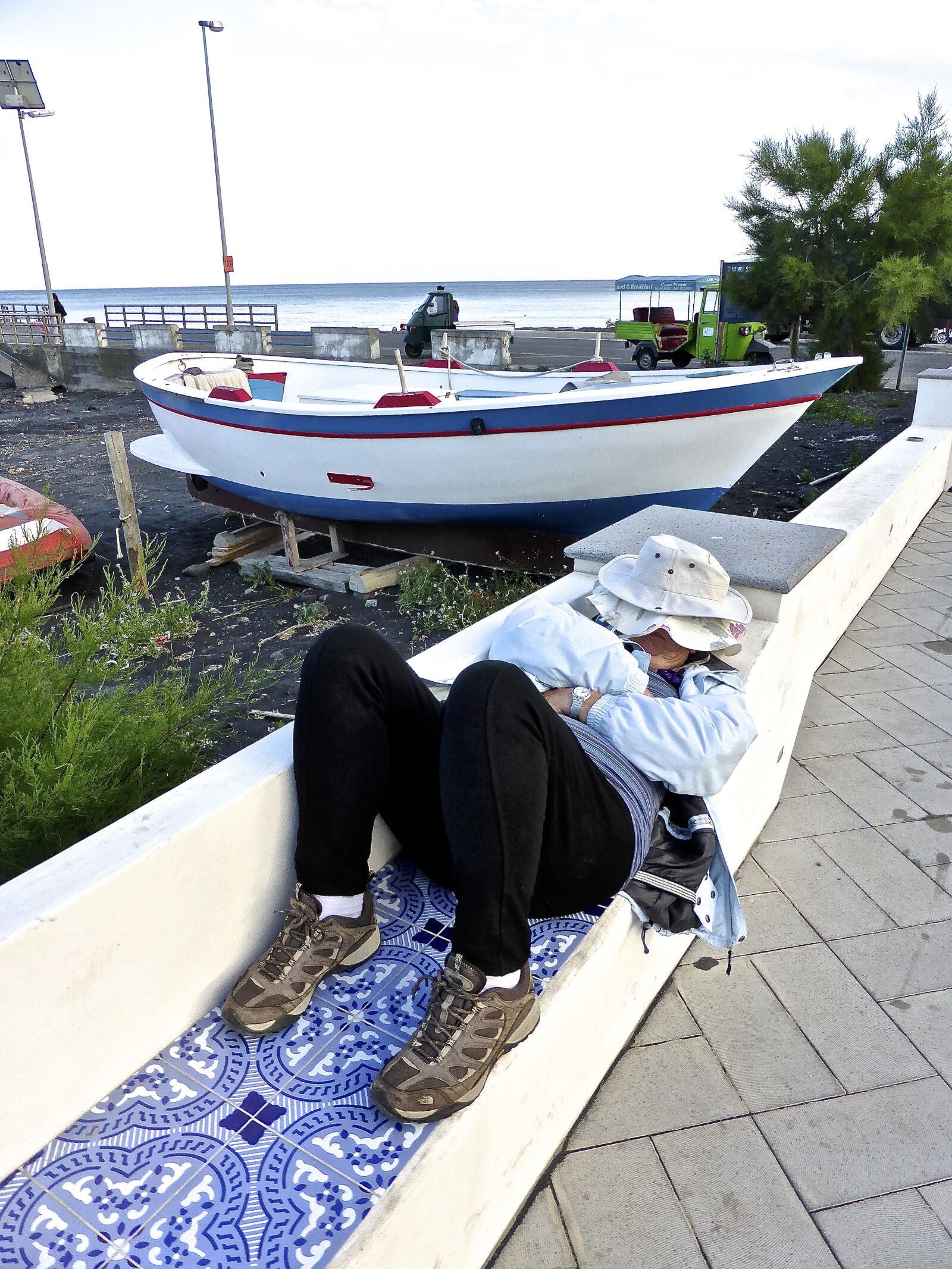 Panasonic DMC-TZ41 sample photo. Relaxation, waiting, casual photography