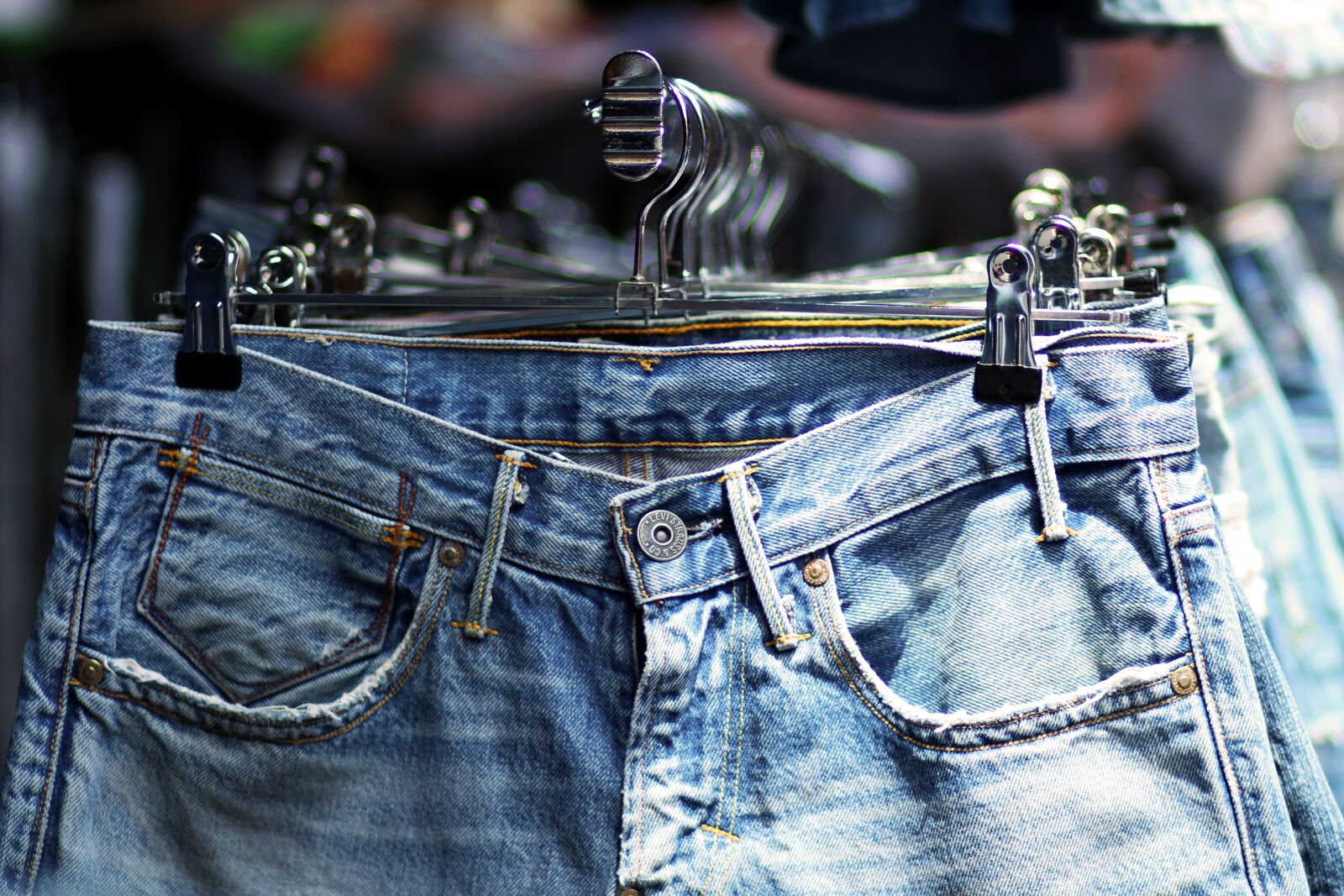 Canon EOS 700D (EOS Rebel T5i / EOS Kiss X7i) + Canon EF 85mm F1.8 USM sample photo. Jaffa, jeans, bazaar photography