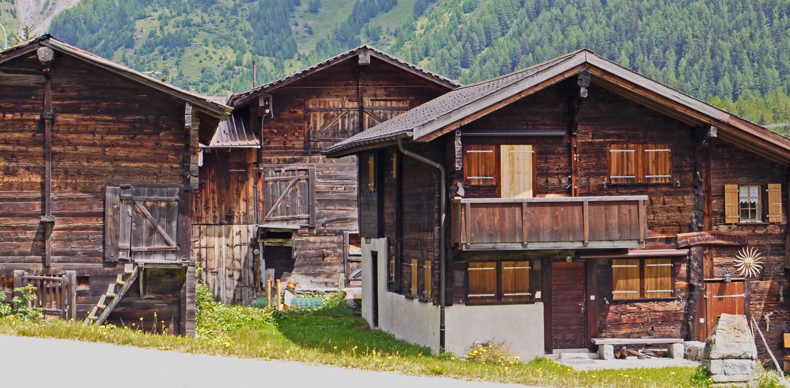 Panasonic Lumix DMC-G1 sample photo. Switzerland, valais homes, timber photography