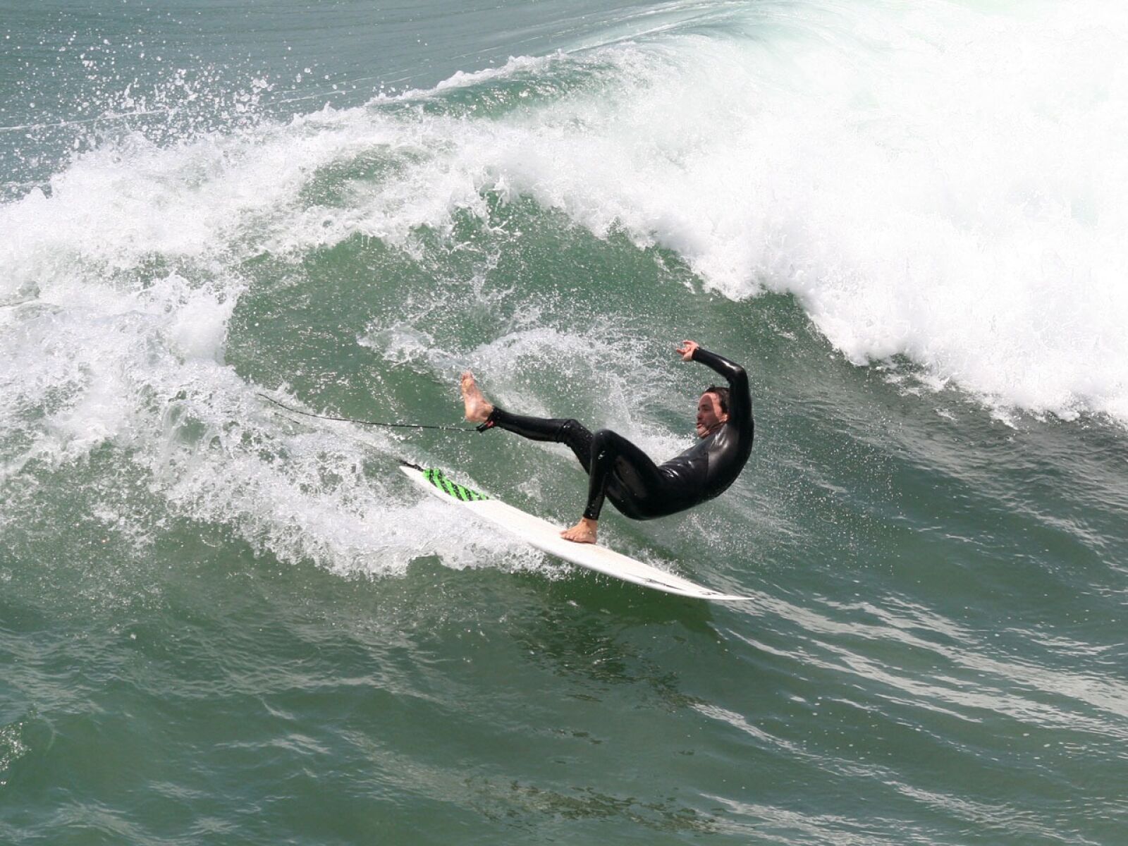 Canon EOS 400D (EOS Digital Rebel XTi / EOS Kiss Digital X) sample photo. Surfer, surfing, huntington photography