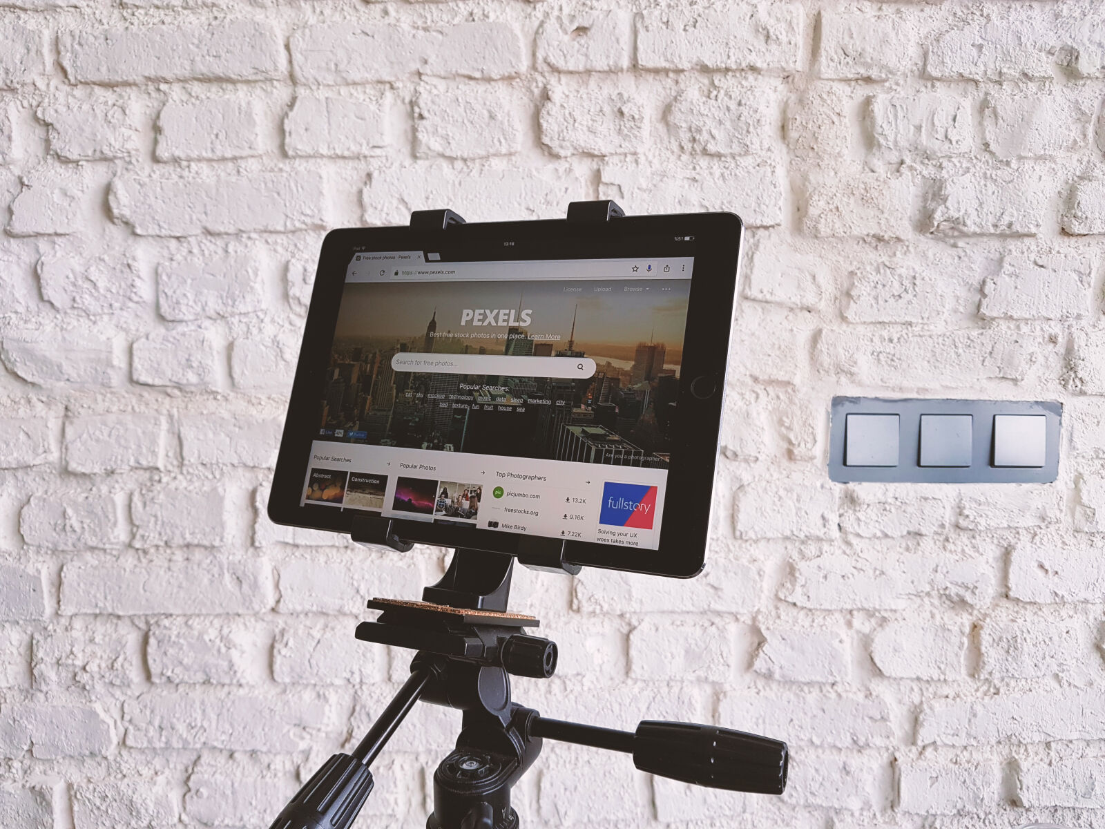 Samsung Galaxy S7 Edge sample photo. Black, tablet, computer, showing photography