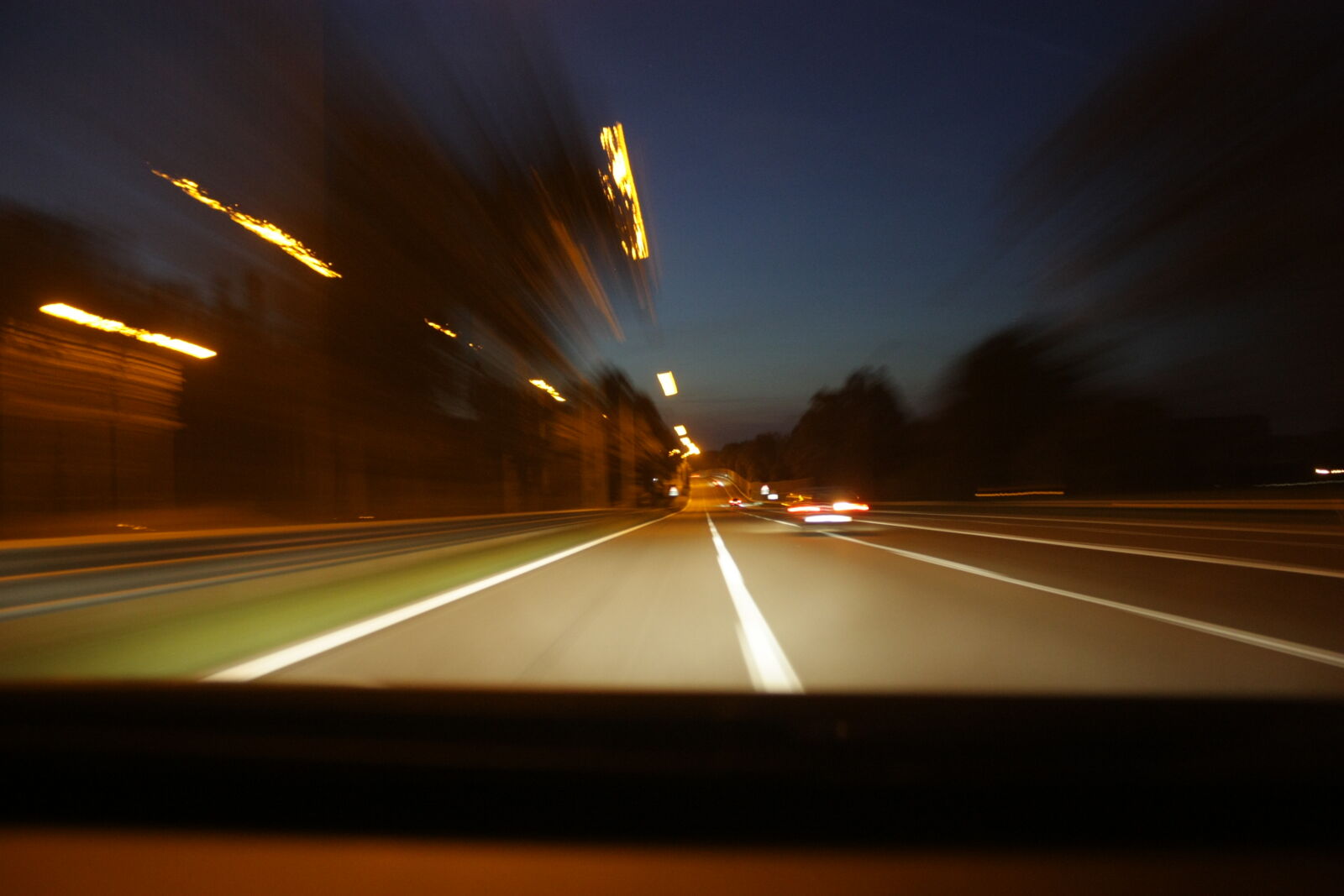 Canon EOS 450D (EOS Rebel XSi / EOS Kiss X2) sample photo. Lights, movement, road photography