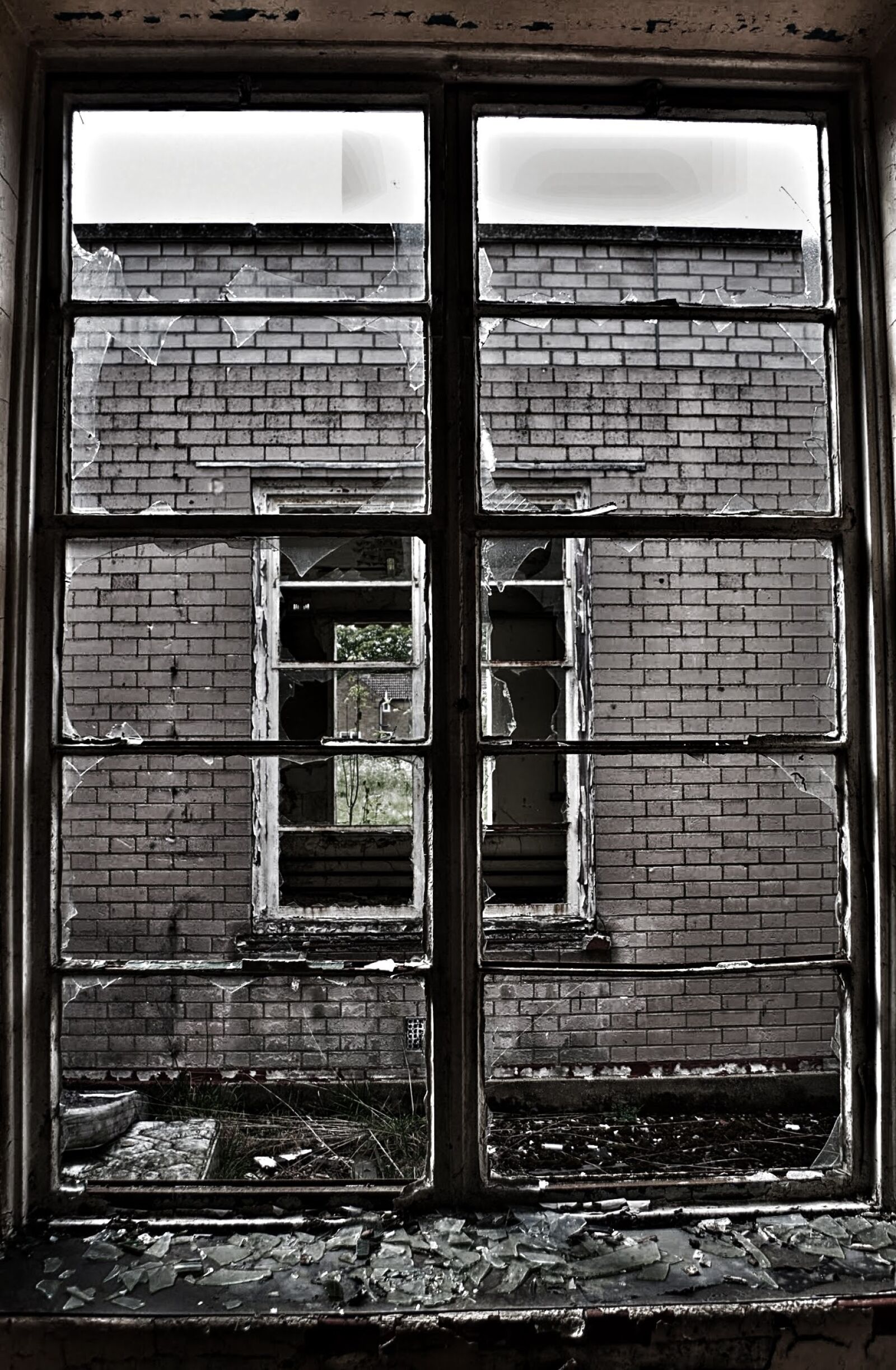 Pentax K-50 sample photo. Broken window, glass, frame photography