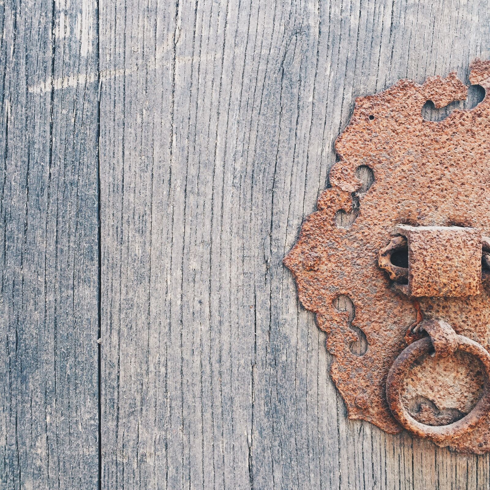 Apple iPhone 6 sample photo. The years, wood, lock photography