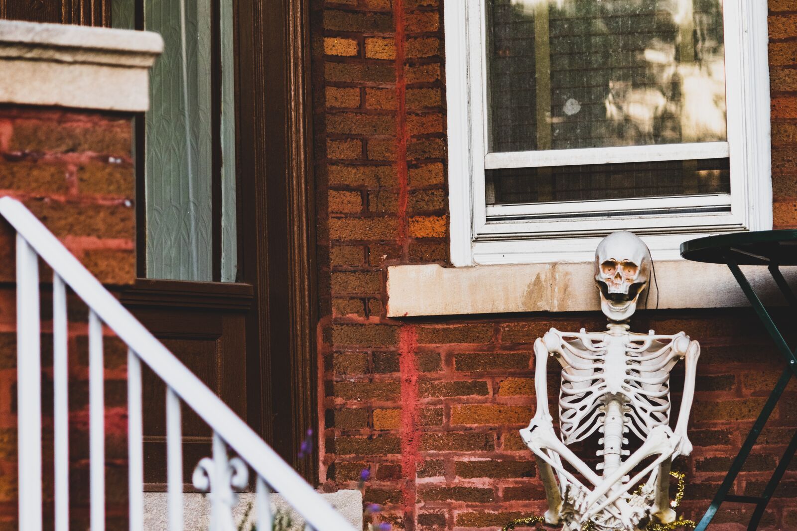 Nikon D3500 sample photo. Halloween, skeleton, house photography