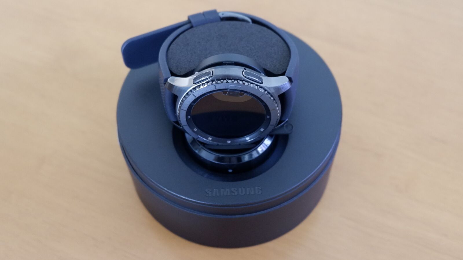 Fujifilm X-A3 + Fujifilm XC 16-50mm F3.5-5.6 OIS II sample photo. Samsung, galaxy watch, wearable photography