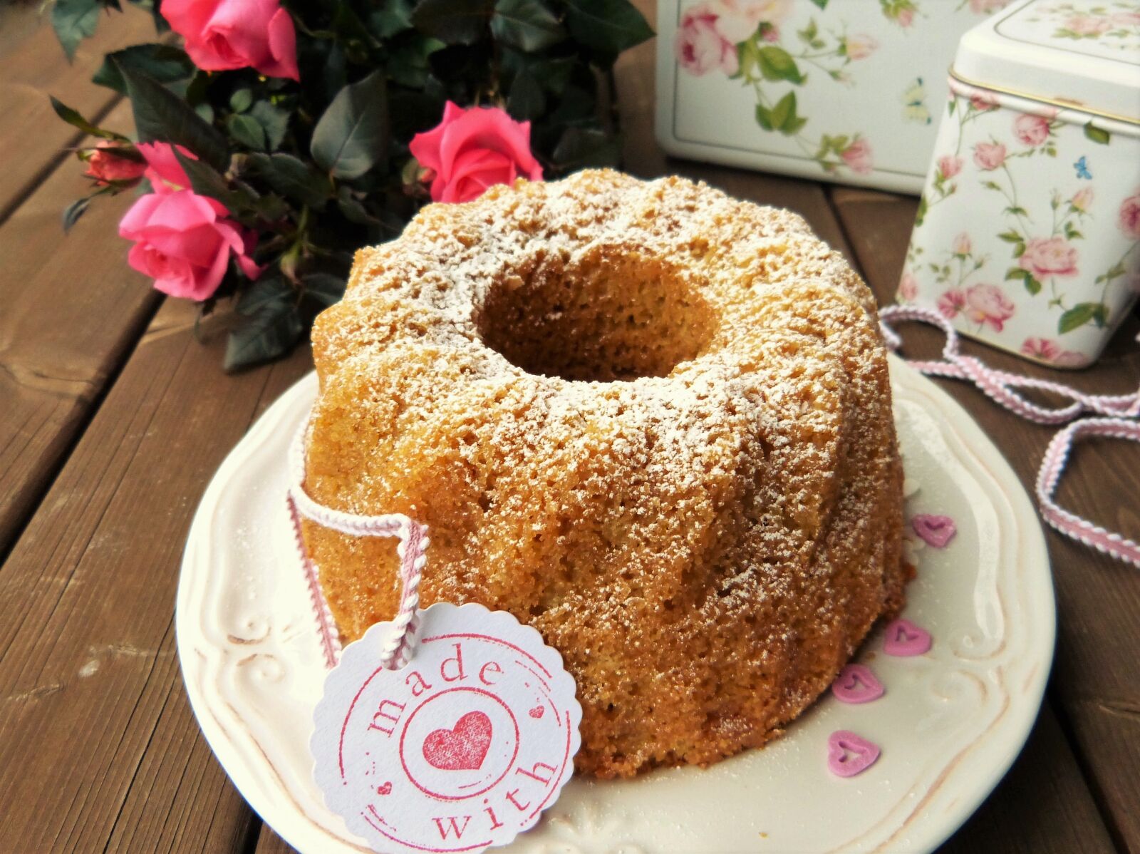 Panasonic Lumix DMC-FZ150 sample photo. Cake, guglhupf, bowl cake photography