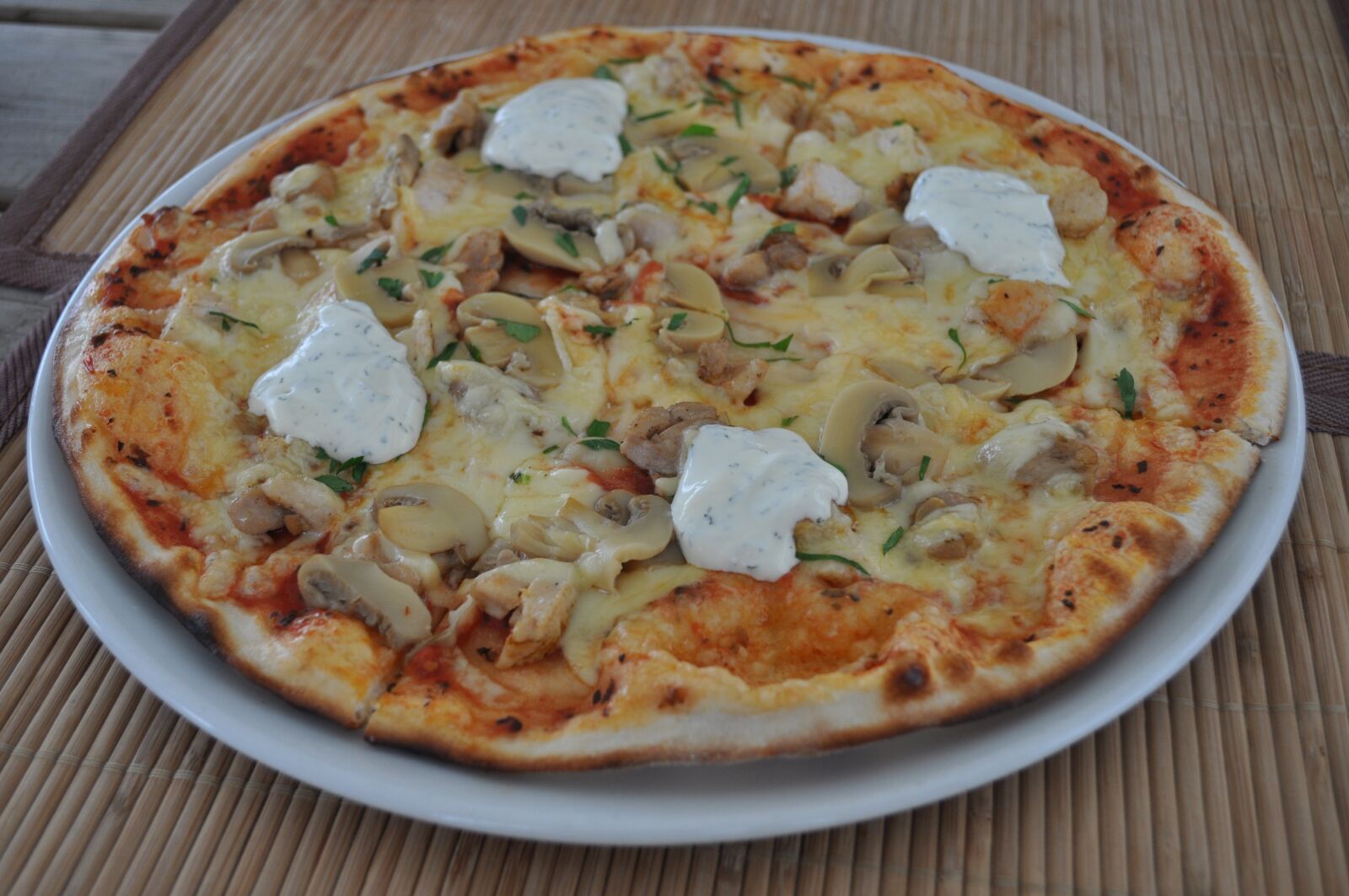 Nikon D5000 sample photo. Pizza, food, delicious photography