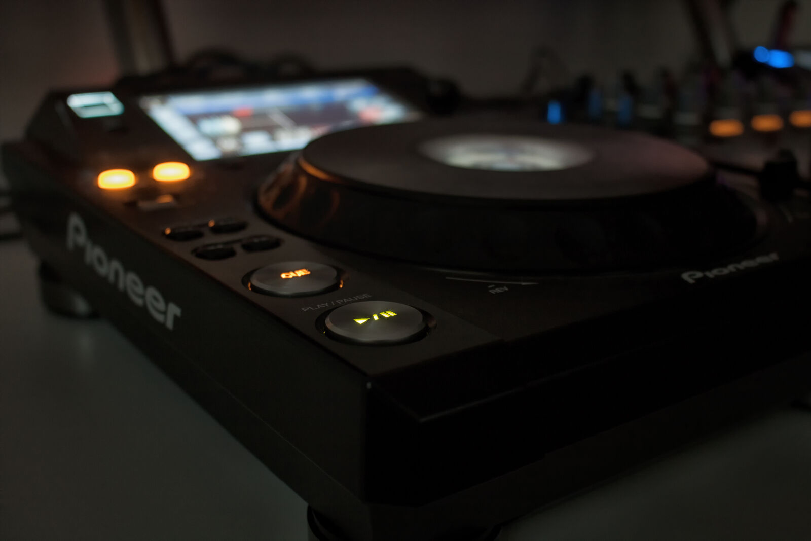 Canon EOS 750D (EOS Rebel T6i / EOS Kiss X8i) sample photo. Cdj, dj, electronic, house photography