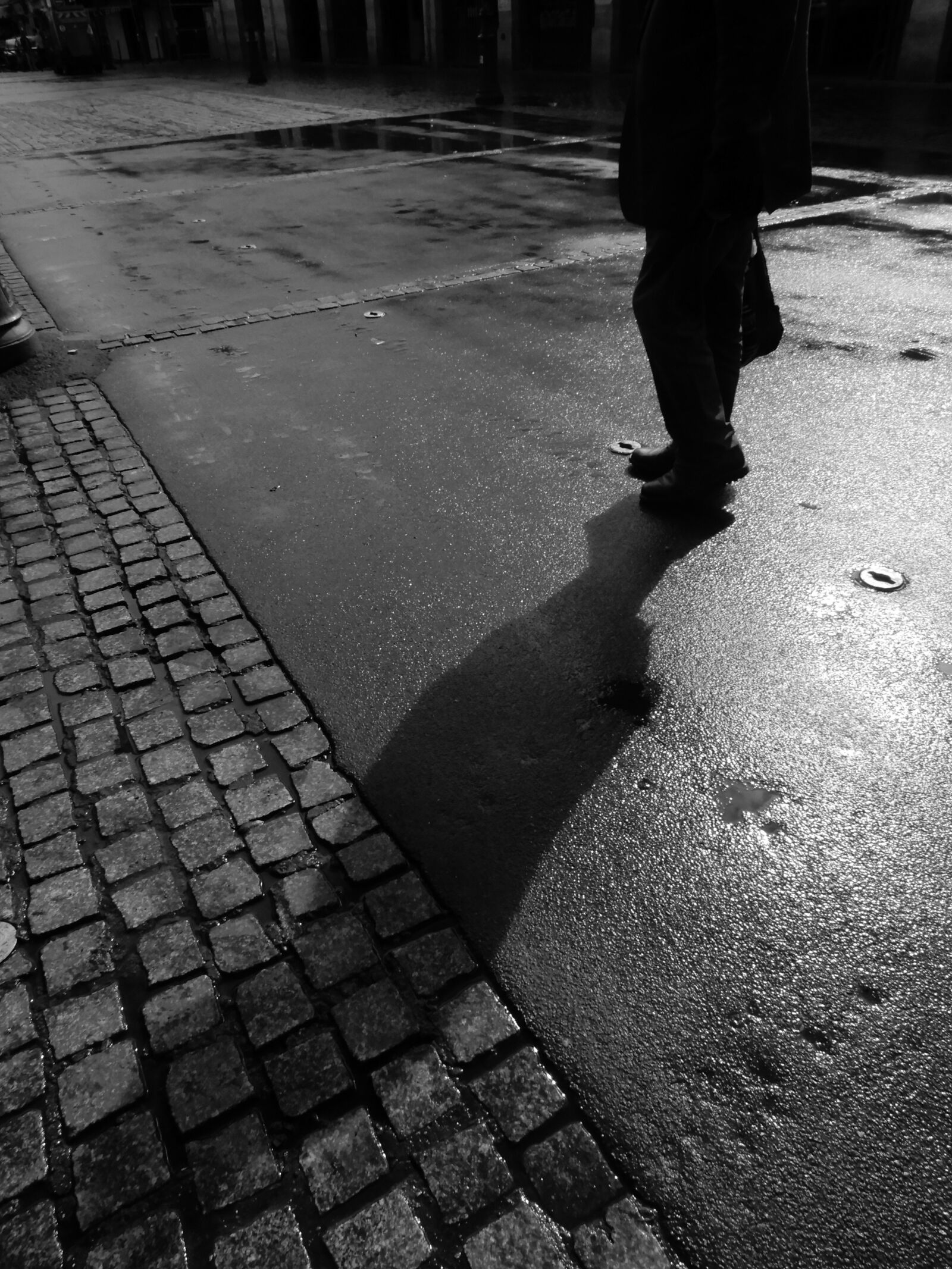 Nikon Coolpix A900 sample photo. Shadow, street, paris photography