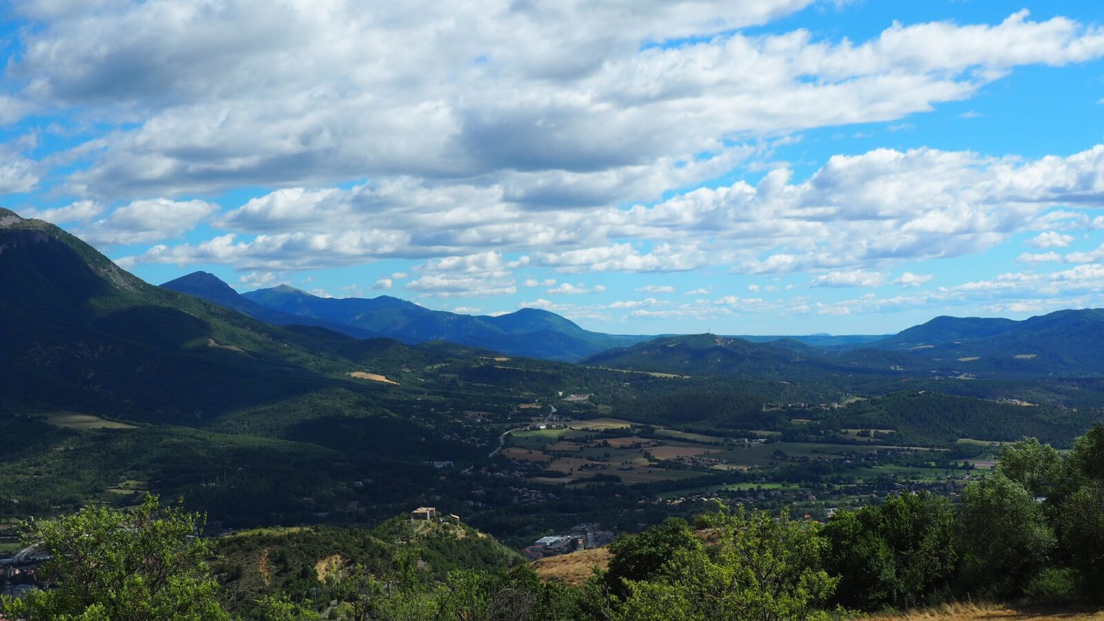 Olympus OM-D E-M10 II sample photo. Panoramic, nature, mountain photography