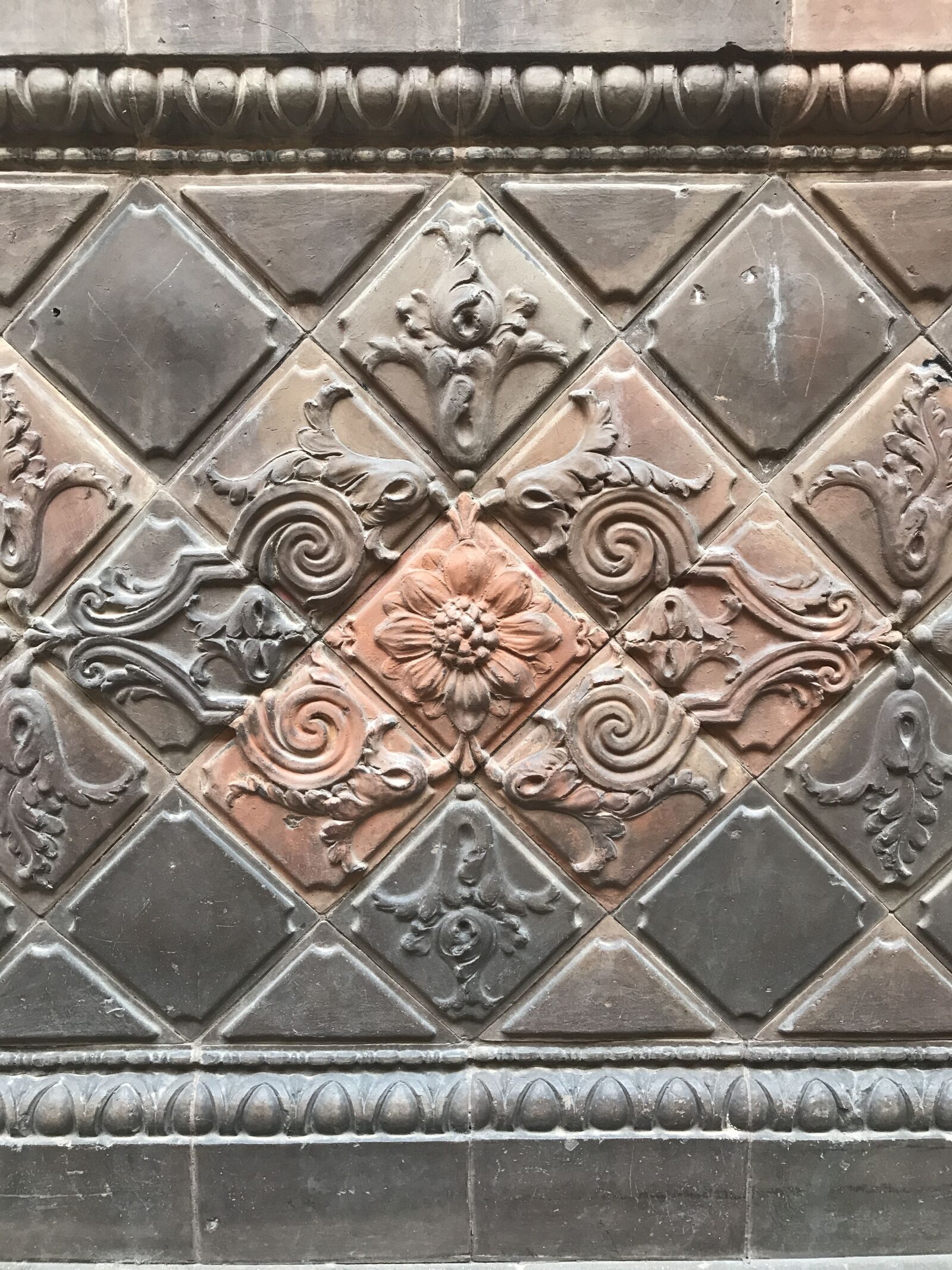 Apple iPhone 7 sample photo. Barcelona, borgo, walls photography