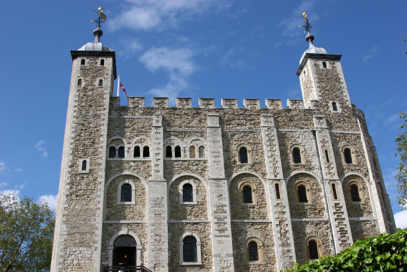 Canon EOS 20D sample photo. Tower hill, castle, england photography