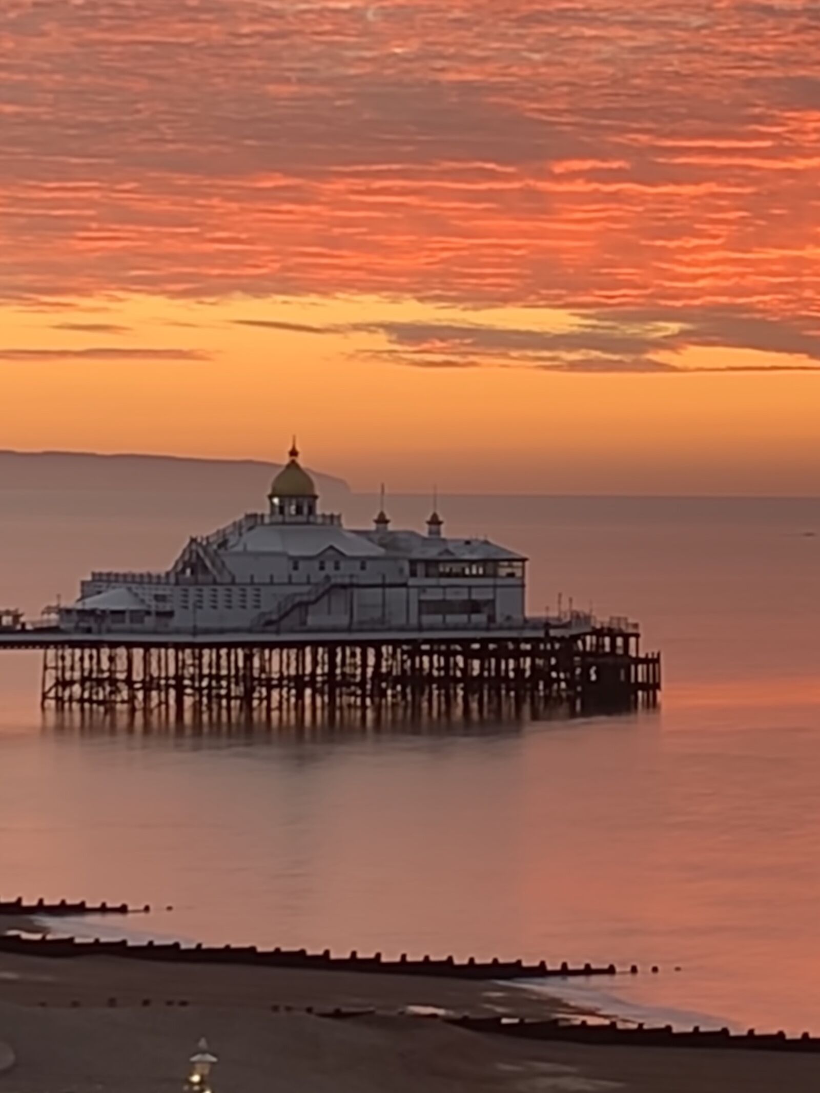 iPhone XR back camera 4.25mm f/1.8 sample photo. Sunrise, eastbourne, seascape photography