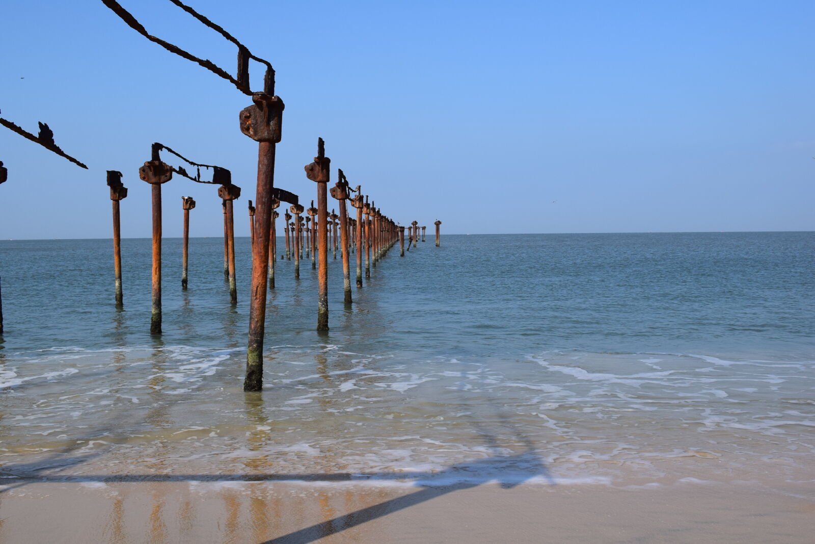 Nikon D5300 + Nikon AF-P DX Nikkor 18-55mm F3.5-5.6G sample photo. Beach, blue, photography, scenery photography