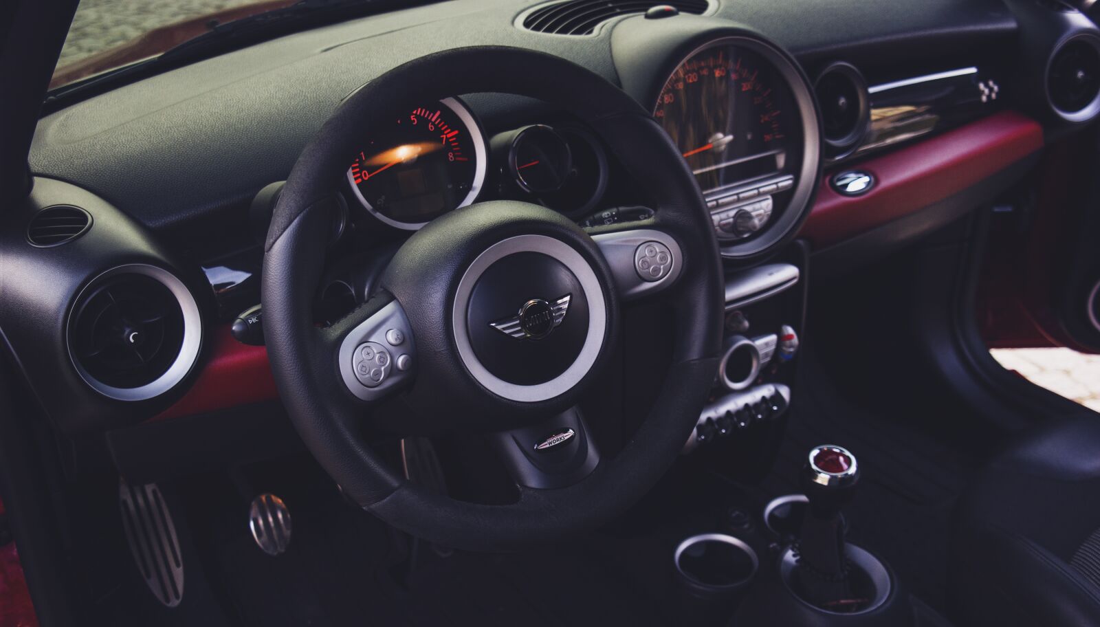 Samsung NX2000 sample photo. Steering wheel, dashboard, indoor photography