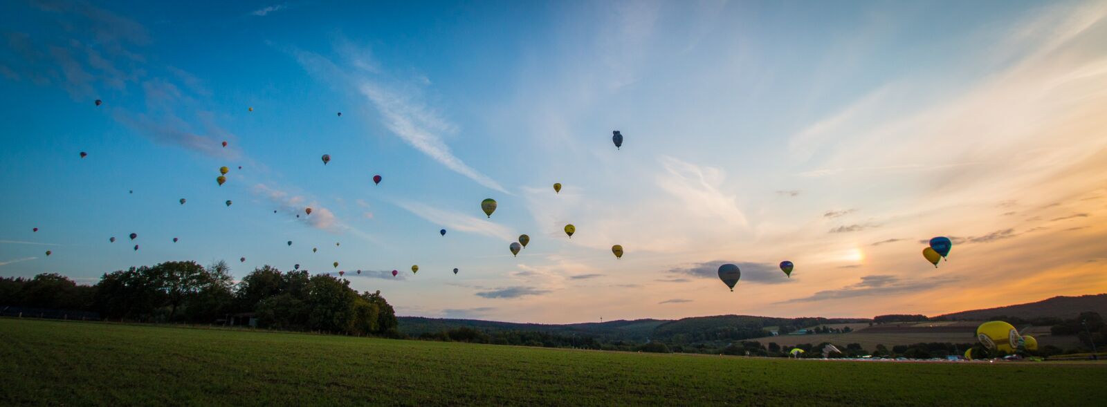 Canon EOS 70D + Canon EF-S 10-18mm F4.5–5.6 IS STM sample photo. Hot air balloon, montgolfiade photography