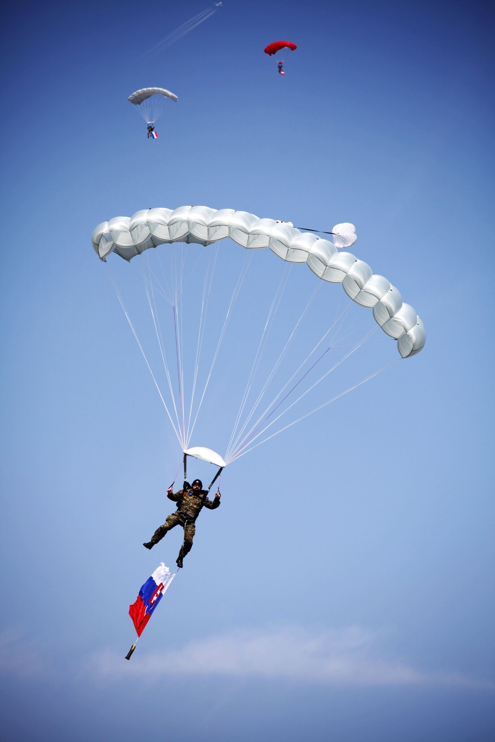 Canon EOS 5D Mark II sample photo. Paragliding, airshows, sliač photography