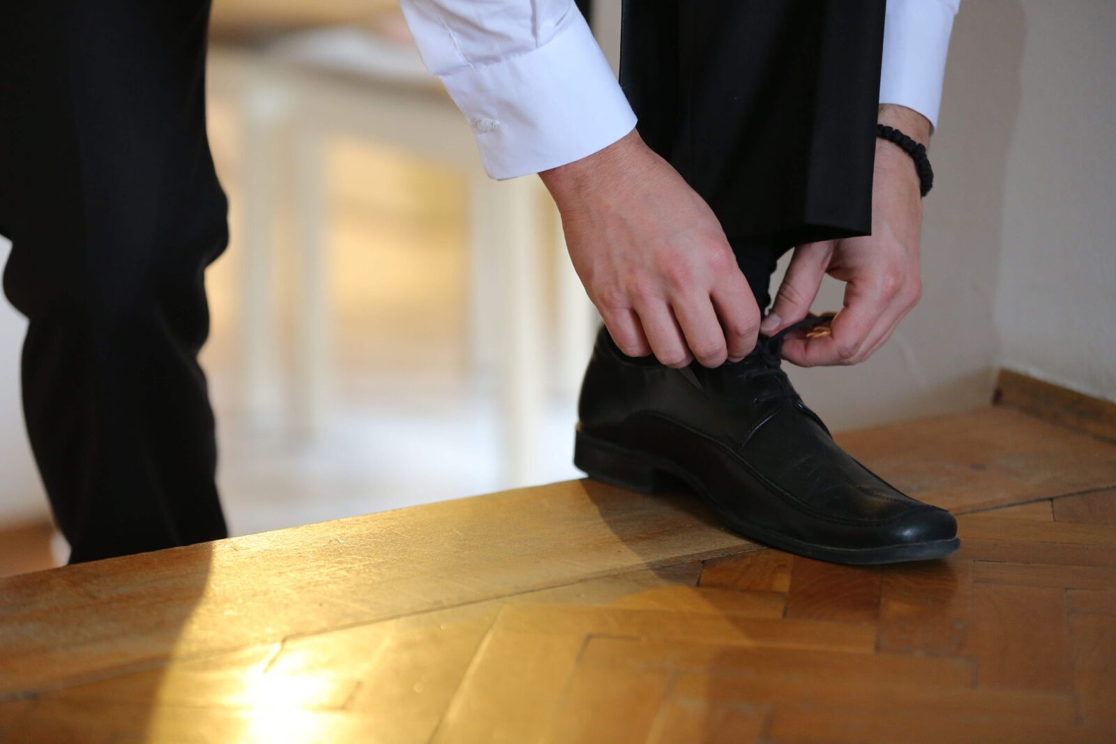 Canon EOS 5D Mark III sample photo. Hand, parquet, shoelace, shoes photography