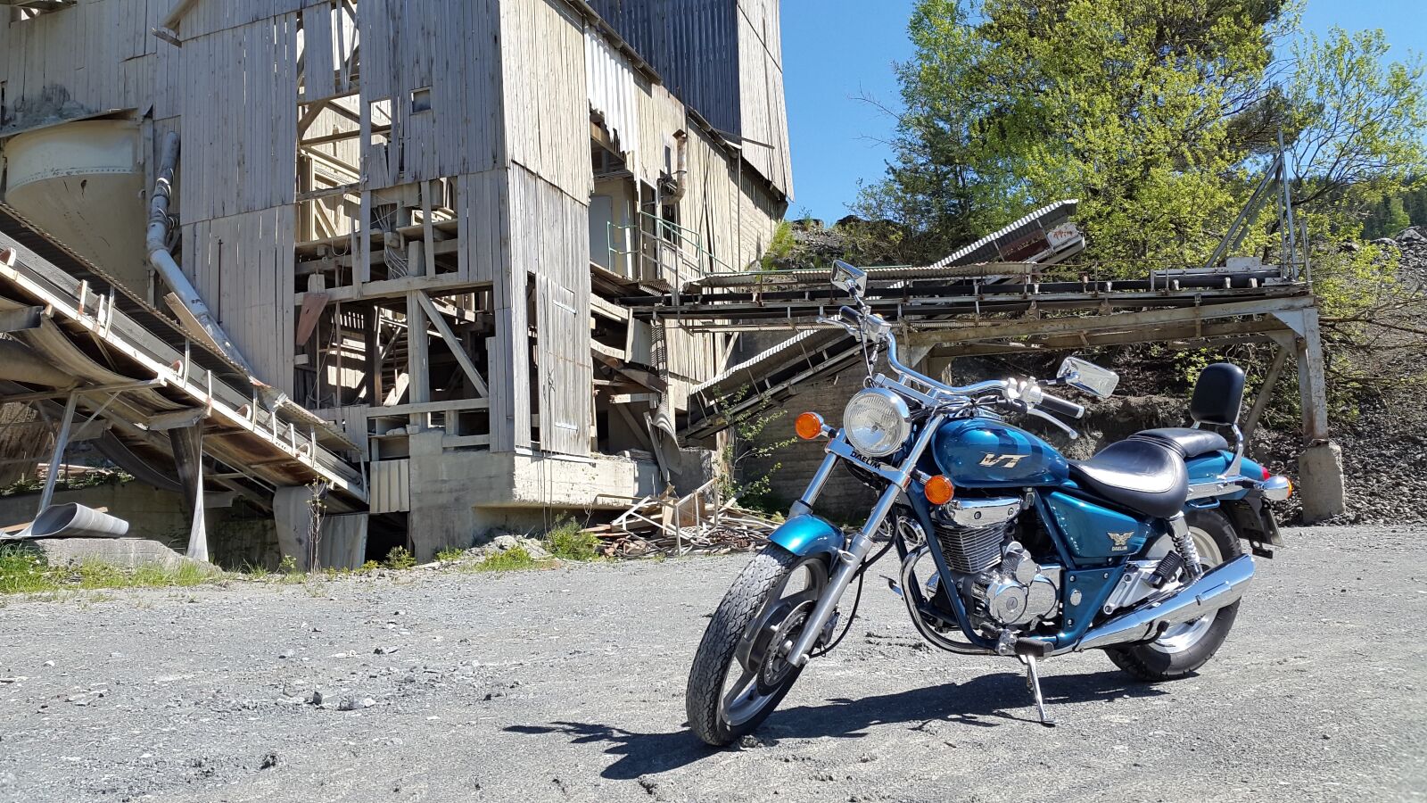 Samsung Galaxy Alpha sample photo. Motorcycle, abandoned, summer photography