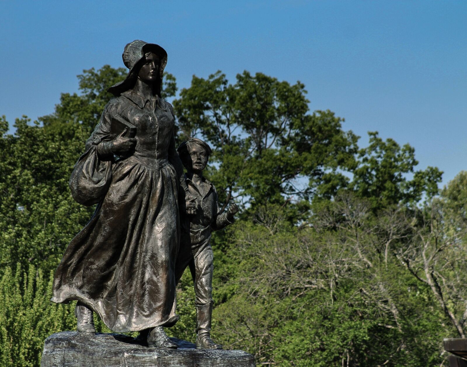 Canon EF 75-300mm f/4-5.6 sample photo. Pioneer woman, statue, marland photography