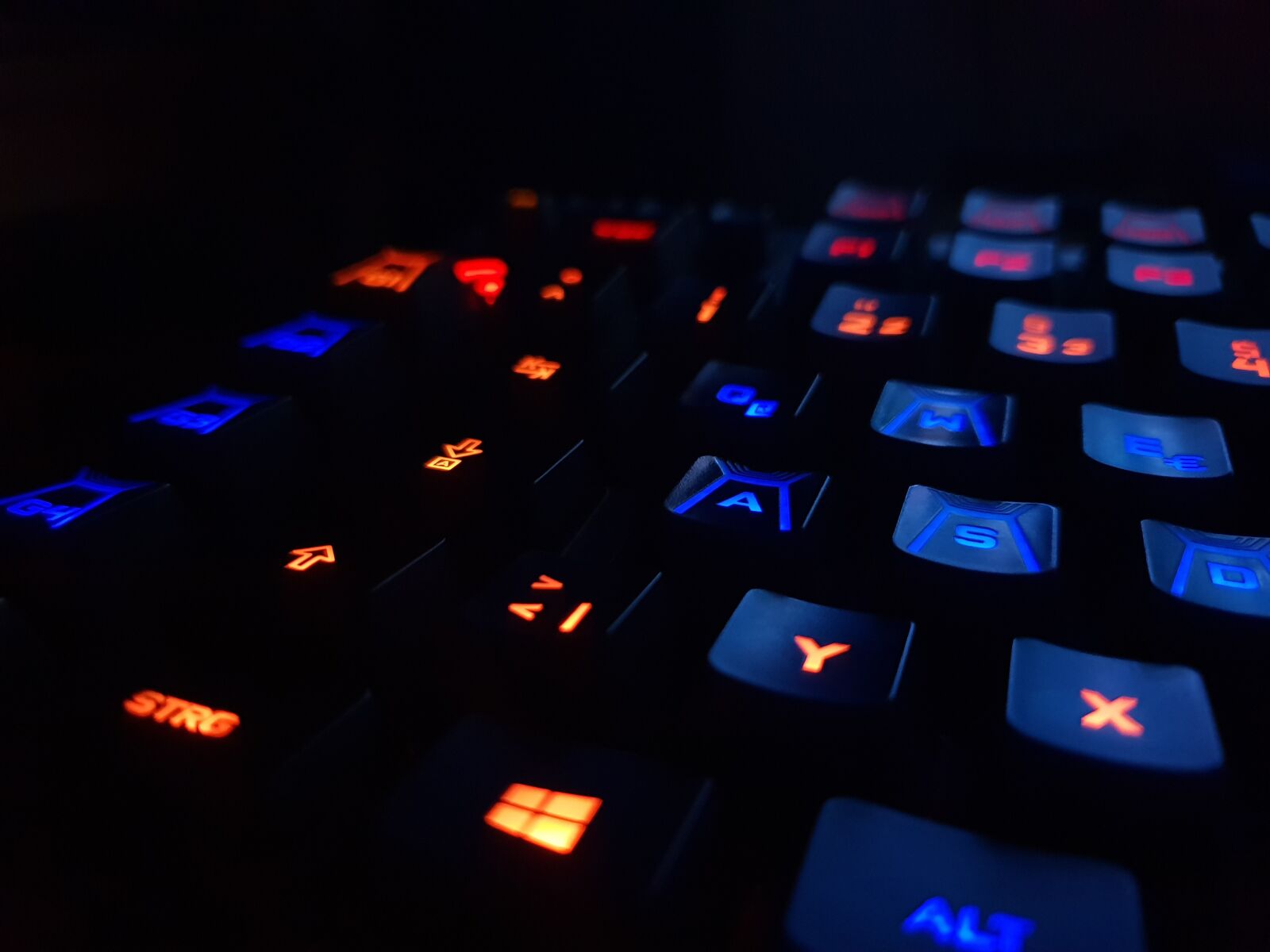Samsung Galaxy S9+ sample photo. Keyboard, key, led photography