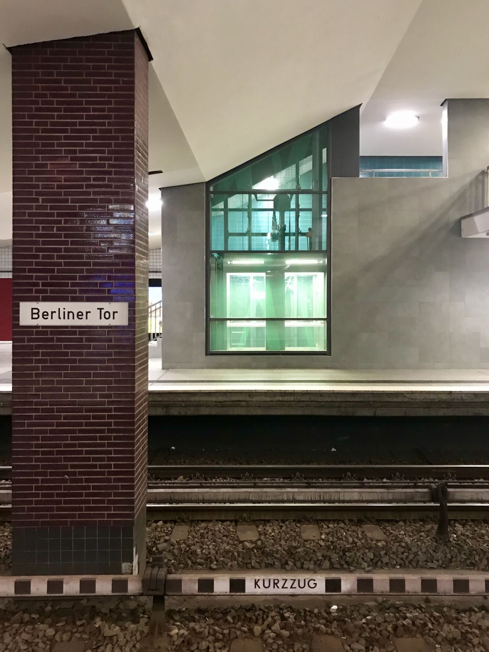 iPhone 7 back camera 3.99mm f/1.8 sample photo. Hamburg, berliner tor, metro photography