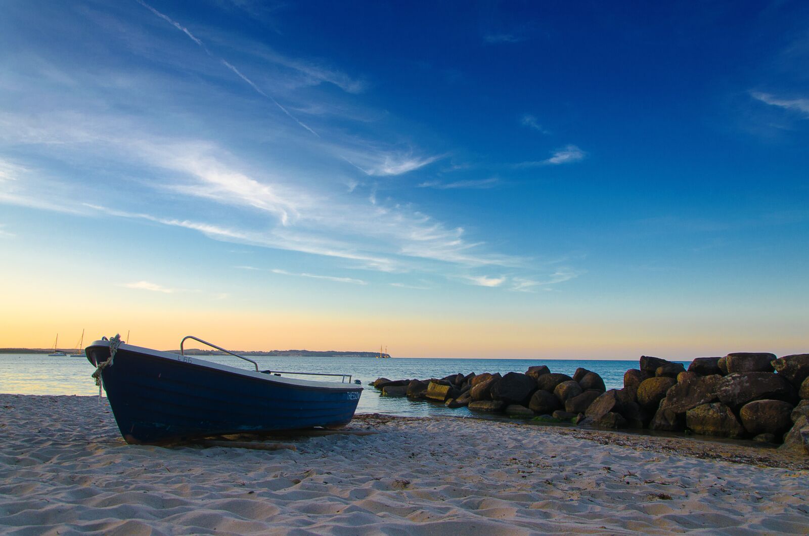 Nikon D5100 sample photo. Boat, beach, sea photography