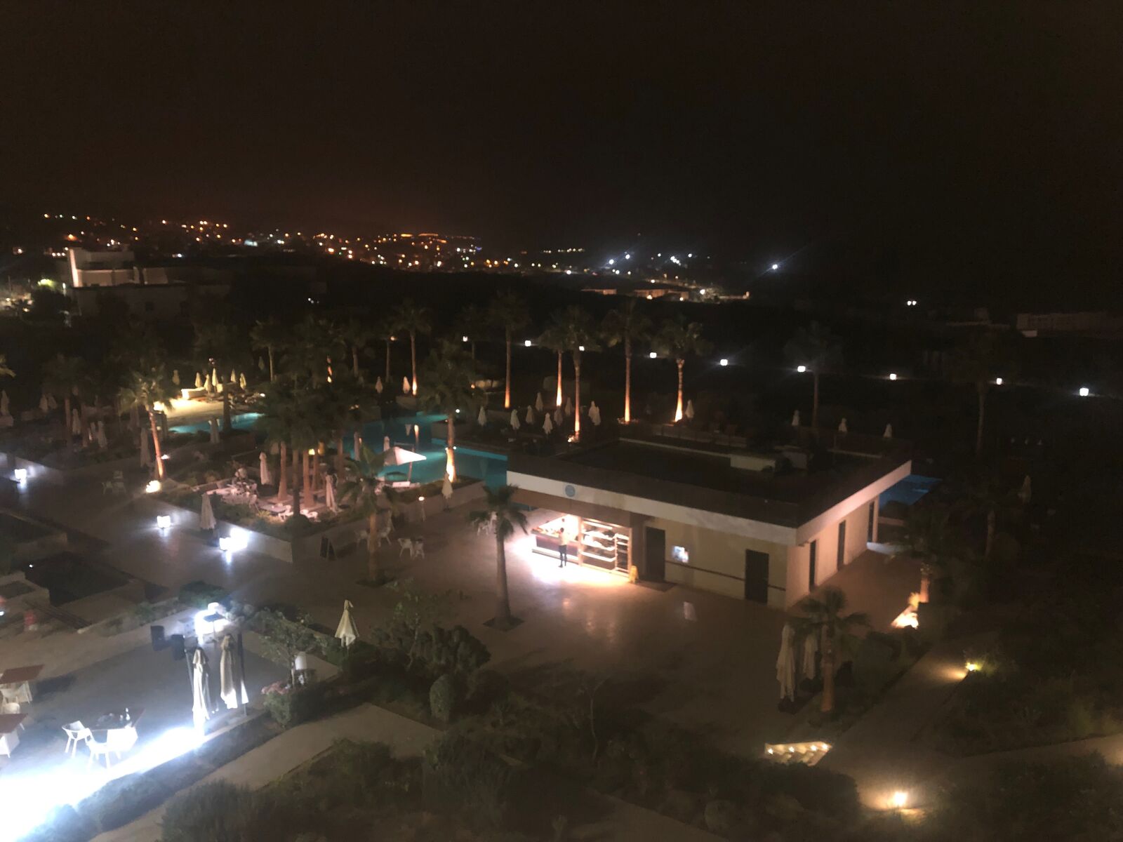 iPhone 8 back camera 3.99mm f/1.8 sample photo. Night, light, calm photography