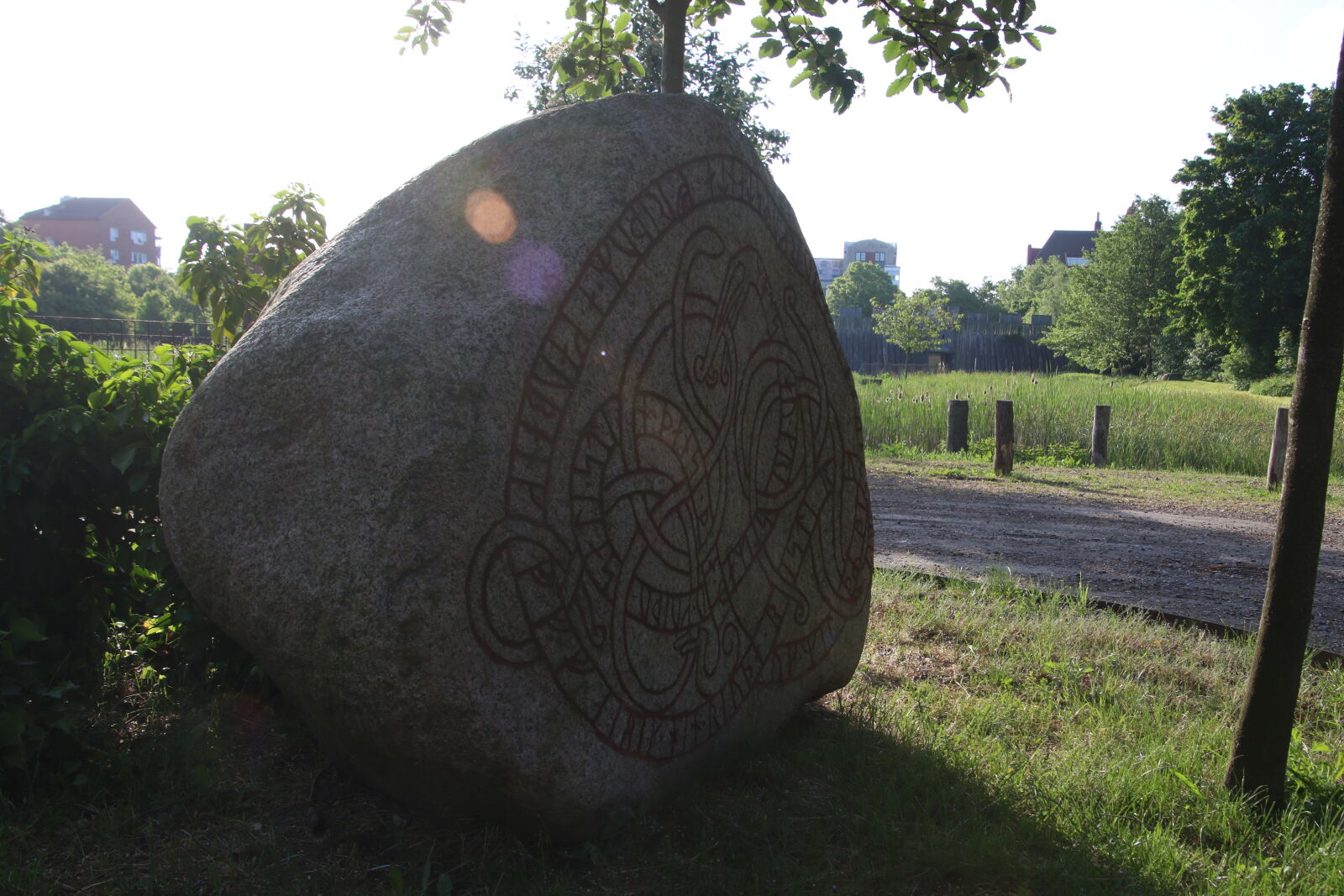 Canon EOS 7D Mark II sample photo. Boulder, buildings, carved, stones photography