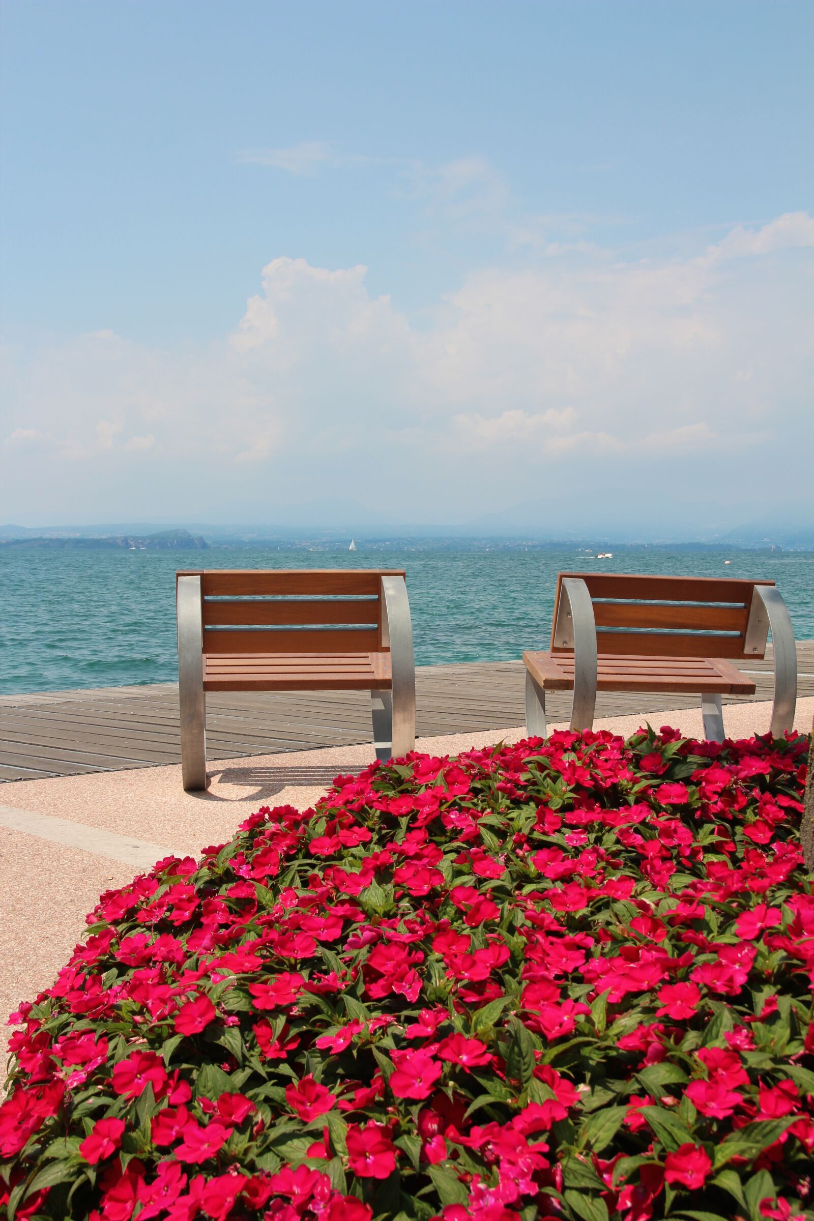 Canon EOS 600D (Rebel EOS T3i / EOS Kiss X5) sample photo. Outlook, pair, garda photography