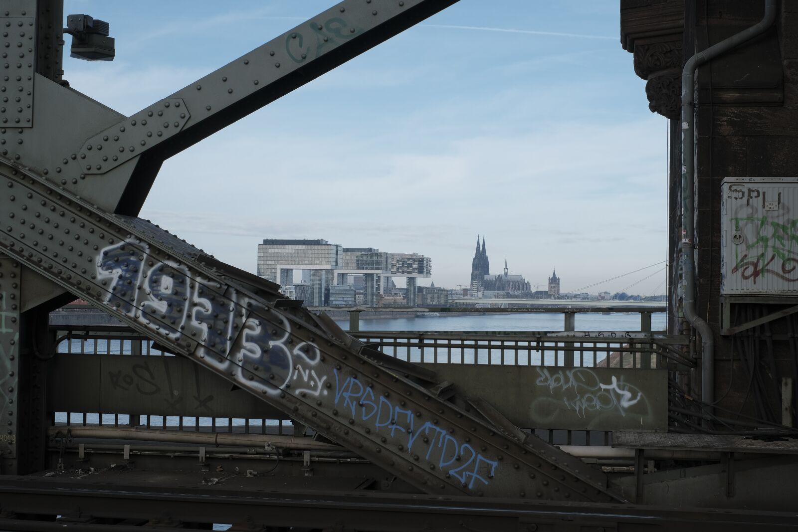 Fujifilm X-T3 + Fujifilm XF 35mm F1.4 R sample photo. Cologne, south bridge, graffiti photography