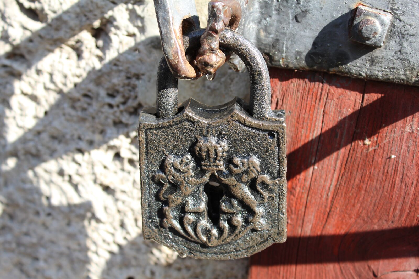 Canon EOS 1200D (EOS Rebel T5 / EOS Kiss X70 / EOS Hi) sample photo. Padlock, castle, old photography
