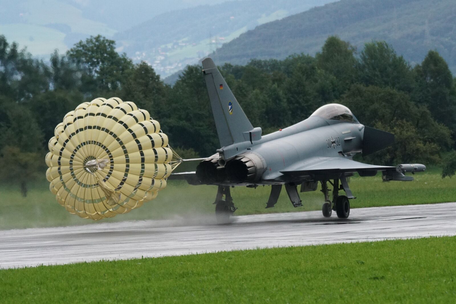 Sony ILCA-77M2 + Sony 70-400mm F4-5.6 G SSM sample photo. Aircraft, fighter jet, fighter photography
