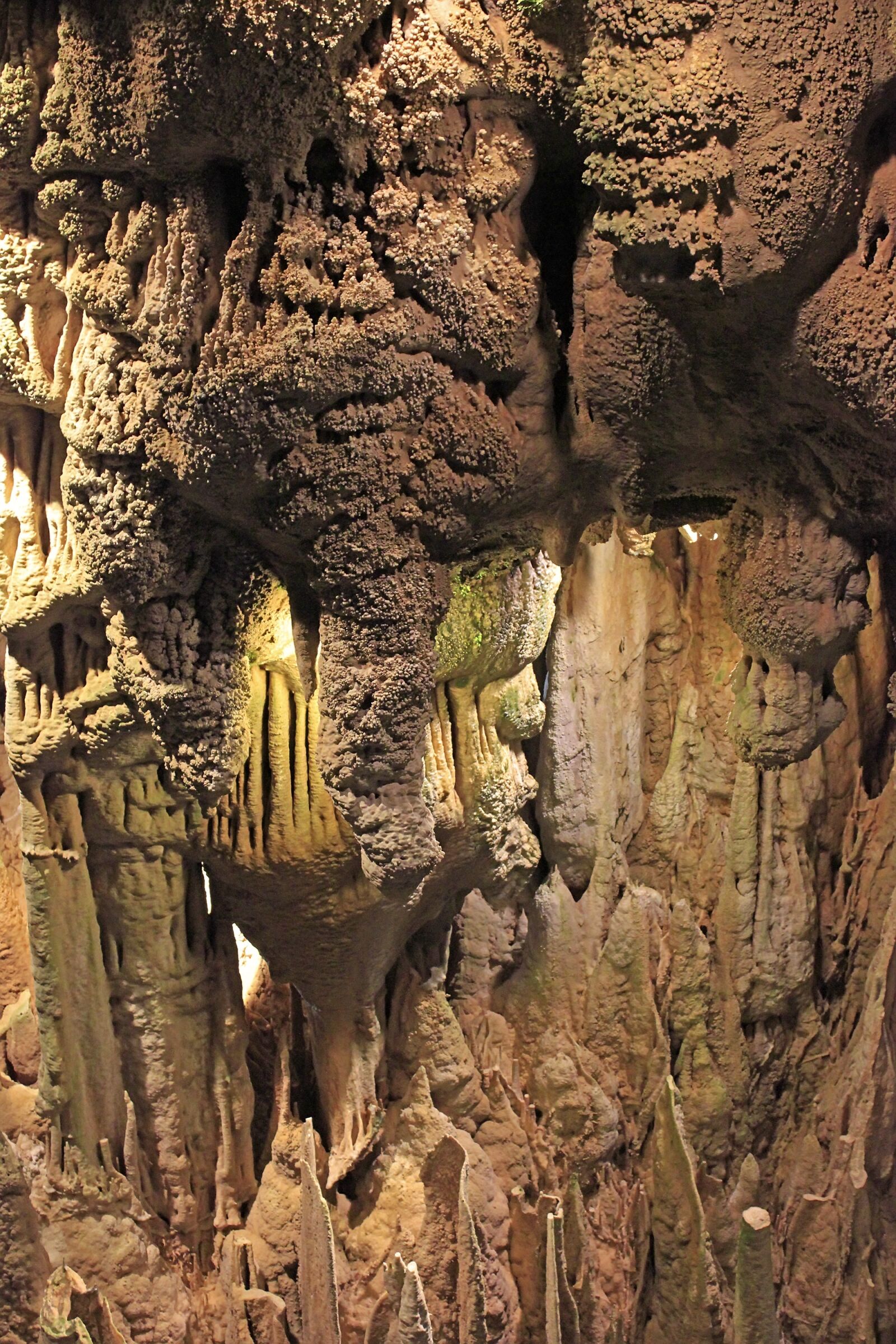 Canon EOS 550D (EOS Rebel T2i / EOS Kiss X4) sample photo. Cave, creepy, ancient photography