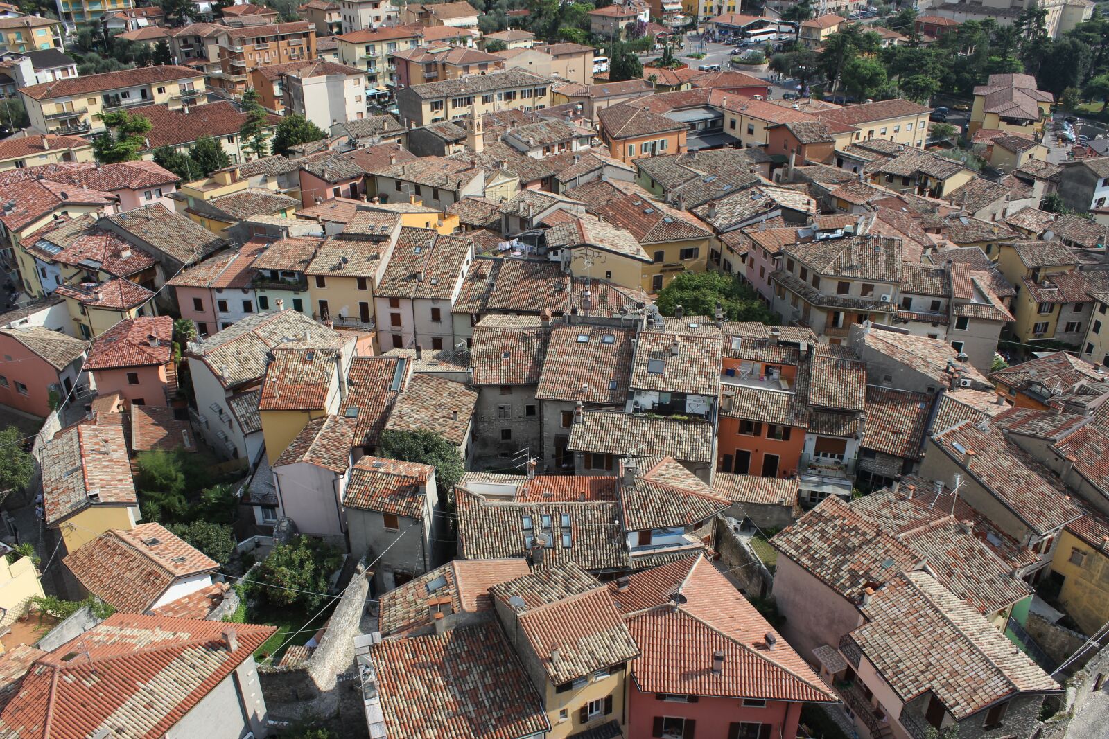 Canon EOS 600D (Rebel EOS T3i / EOS Kiss X5) sample photo. Roof, architecture, city photography