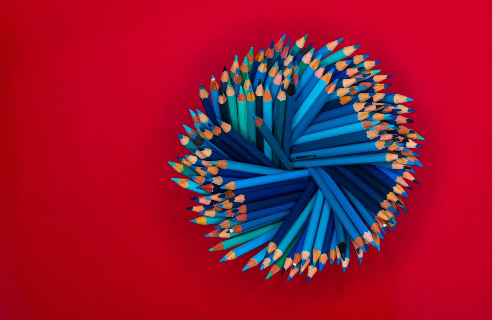 Nikon D7200 sample photo. Pencils, red, school photography