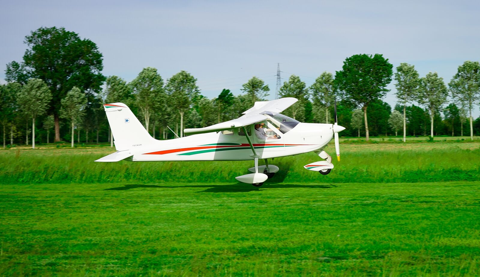 Sony a7 III + Sony FE 28-70mm F3.5-5.6 OSS sample photo. Plane, ultralight, flight photography