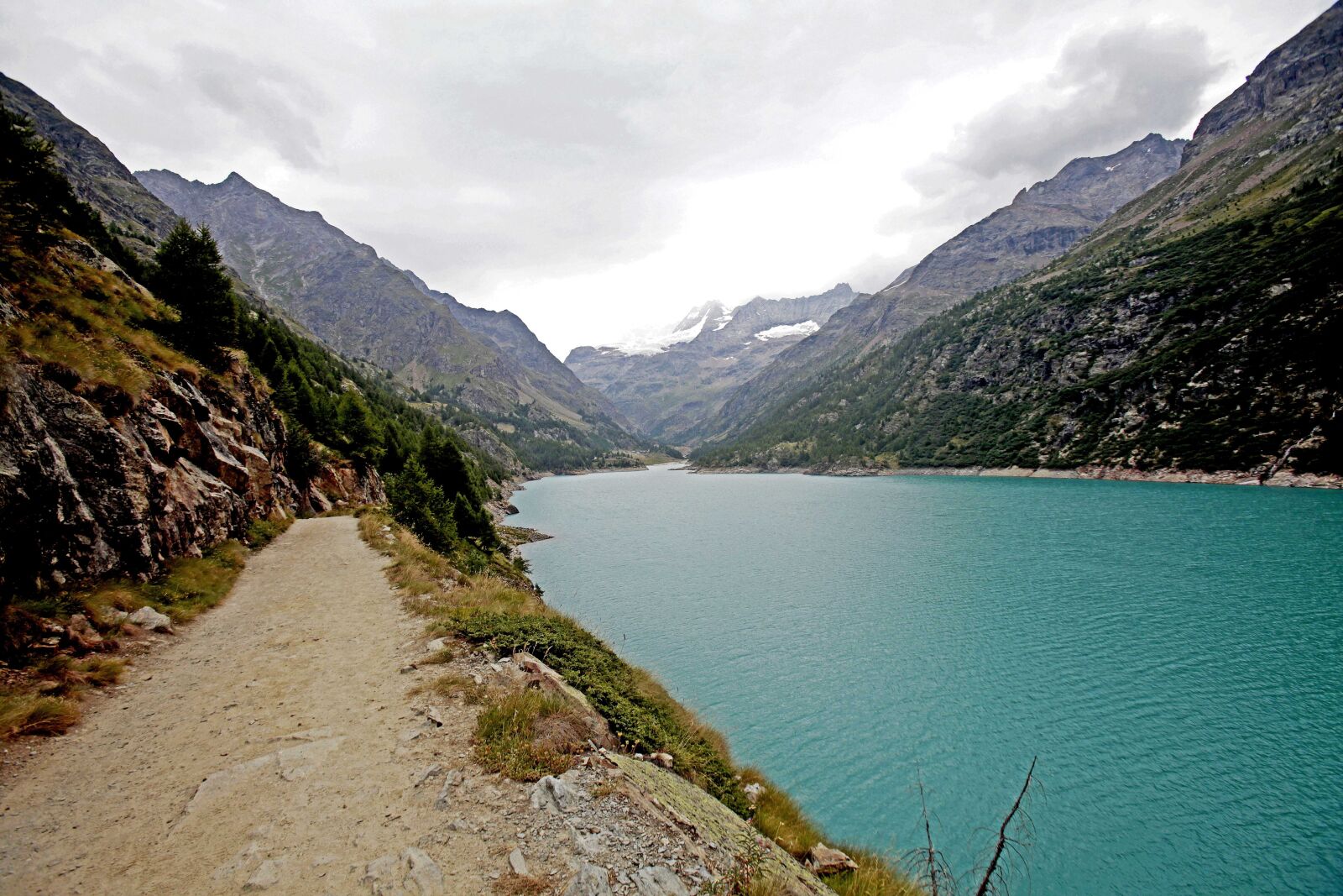 Canon EOS 5D Mark II sample photo. Mountain, water, green photography