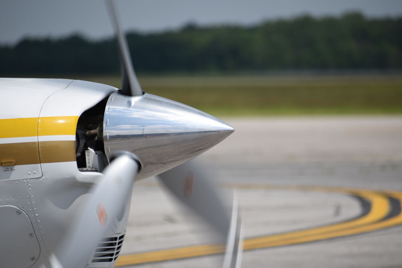 Nikon D5500 sample photo. Airplane, propeller, flying photography