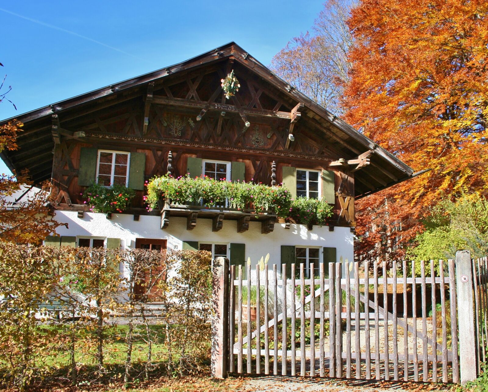 Canon EOS 350D (EOS Digital Rebel XT / EOS Kiss Digital N) sample photo. Farmhouse, autumn, allgäu photography