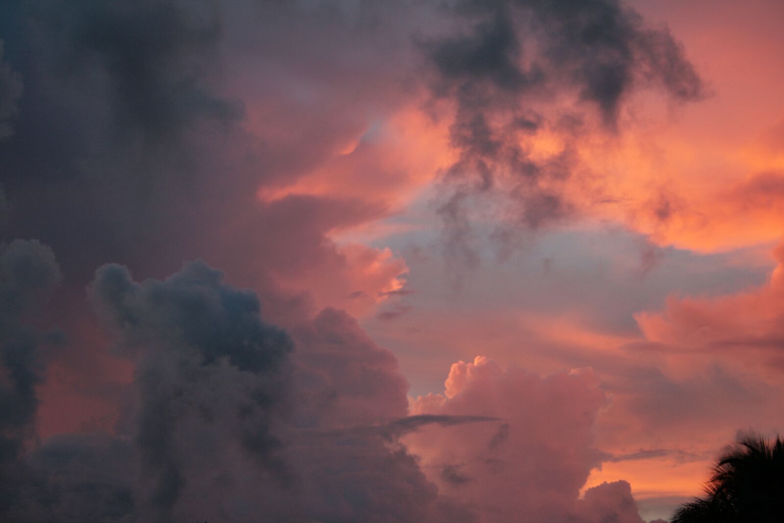Canon EOS 400D (EOS Digital Rebel XTi / EOS Kiss Digital X) sample photo. Sunset, tropical, cloud photography