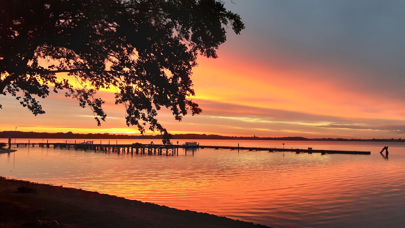 Samsung SM-A202F sample photo. Sky, sunset, lake photography