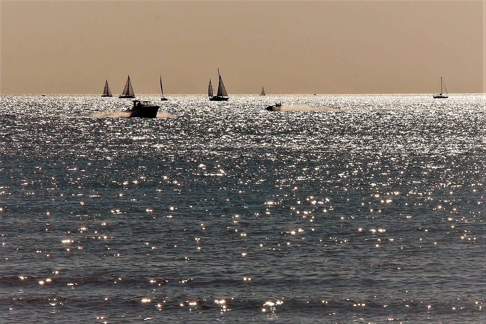 Canon EOS 600D (Rebel EOS T3i / EOS Kiss X5) sample photo. Sea, boats, sunset photography