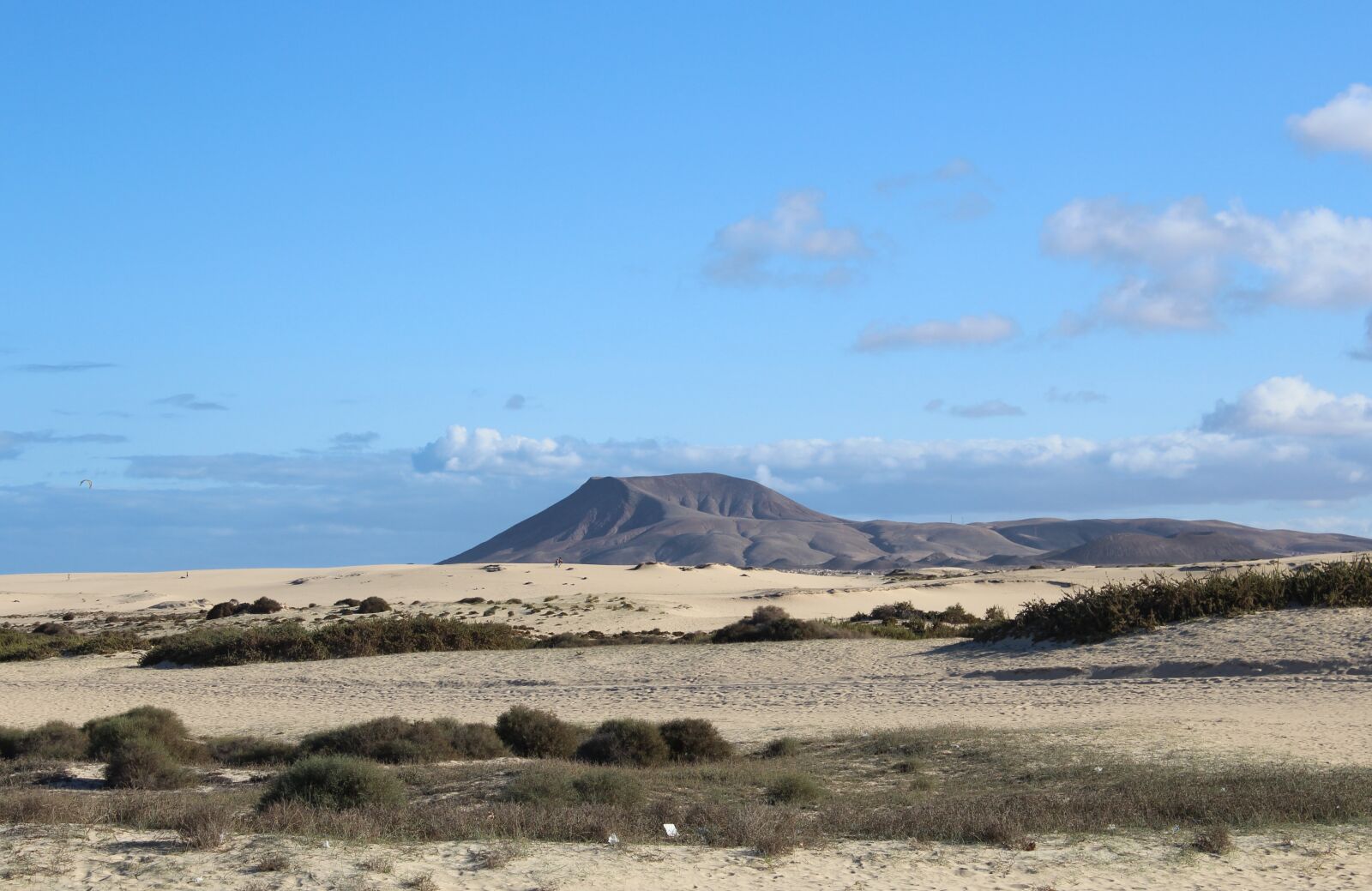 Canon EOS 600D (Rebel EOS T3i / EOS Kiss X5) sample photo. Volcano, dunes, desert photography