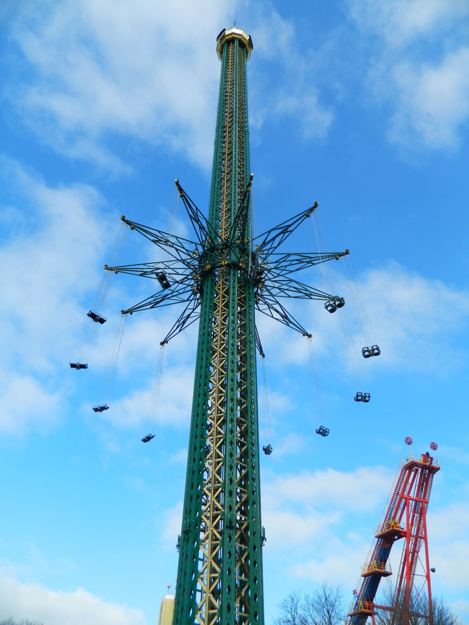 Nikon Coolpix L120 sample photo. Carousel, highest, 139 meters photography