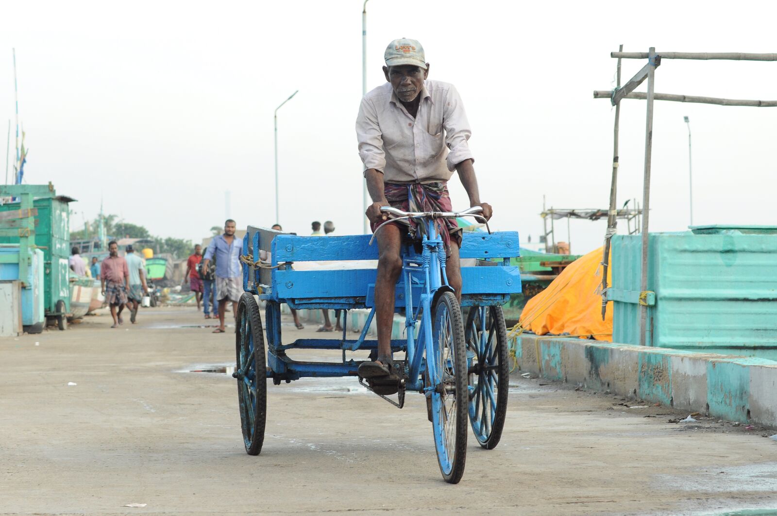 Nikon D90 sample photo. Transportation system, people, street photography